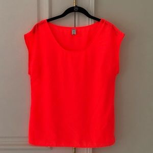 Be bright with this Old Navy staple!